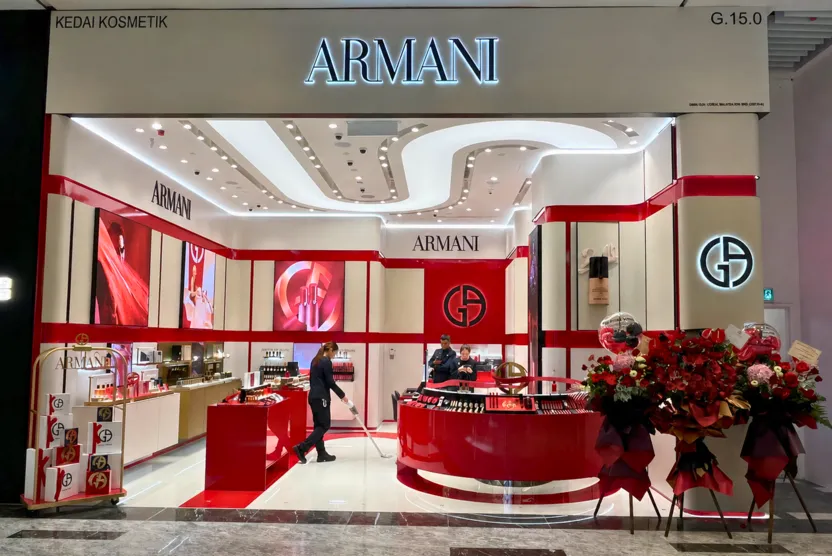 armani 1 screen correct aa resized